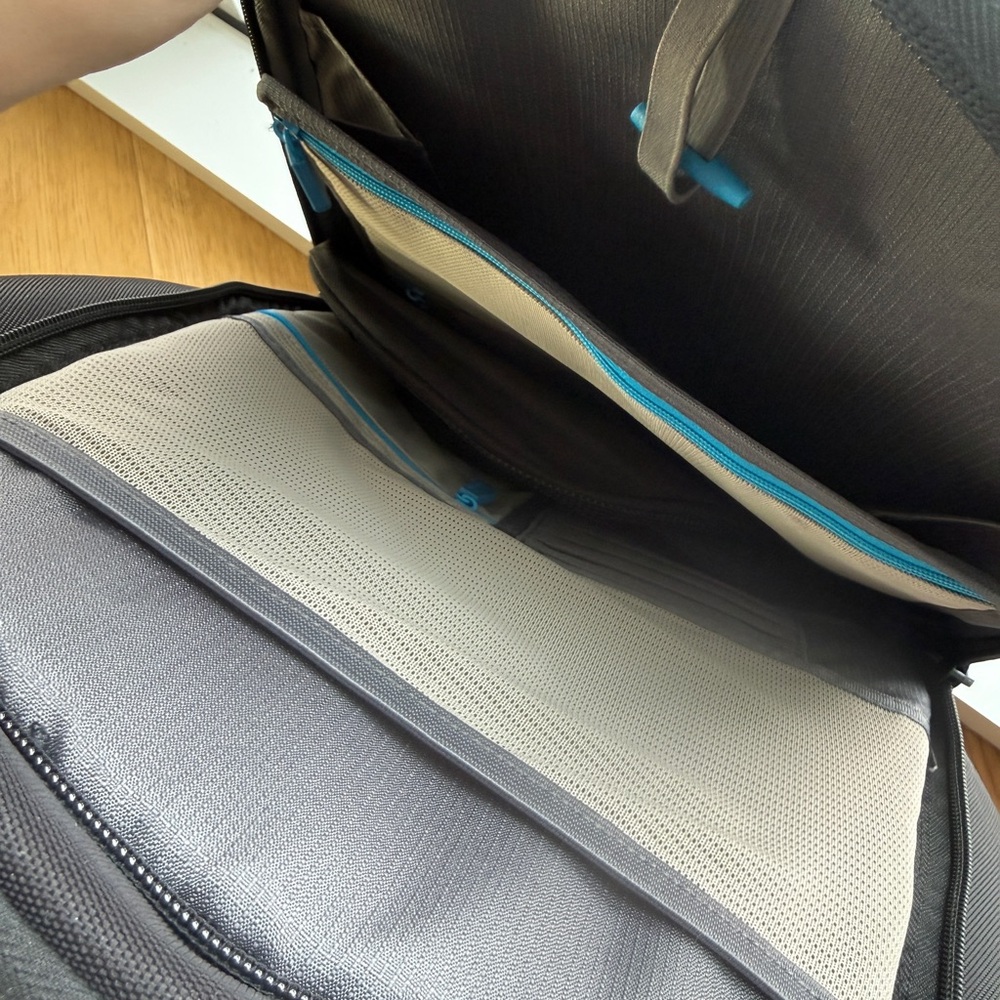 Alienware Vindicator Backpack - image 4
